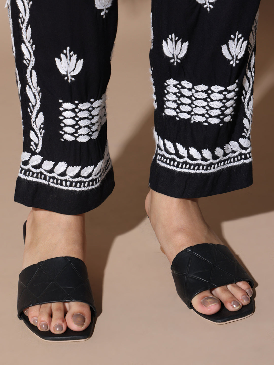 Chikankari Pant