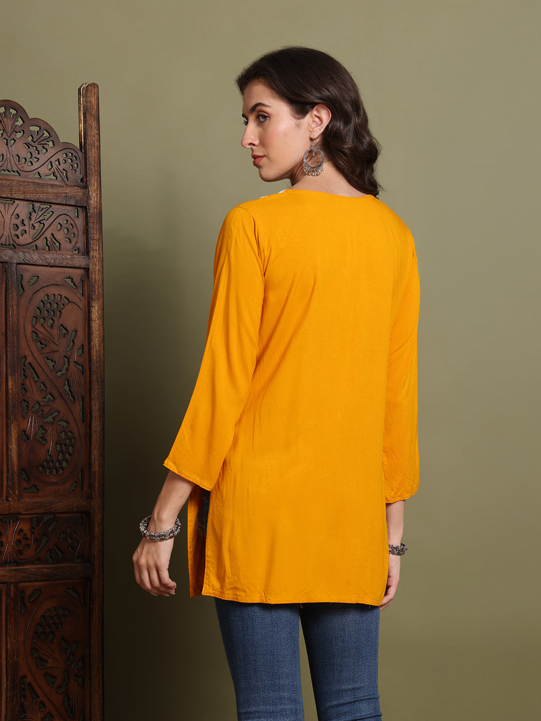 ChikanKari Kurti