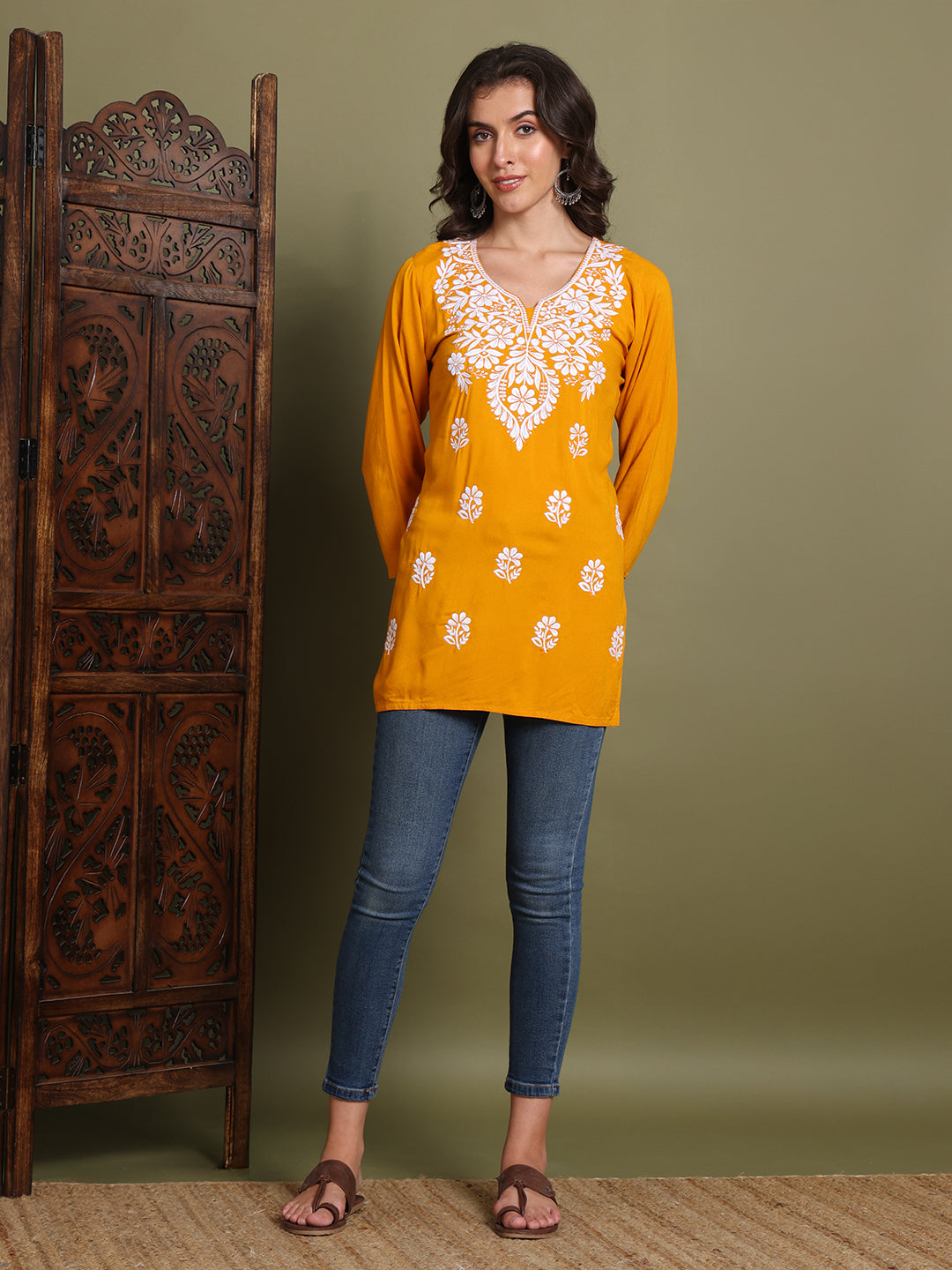 ChikanKari Kurti