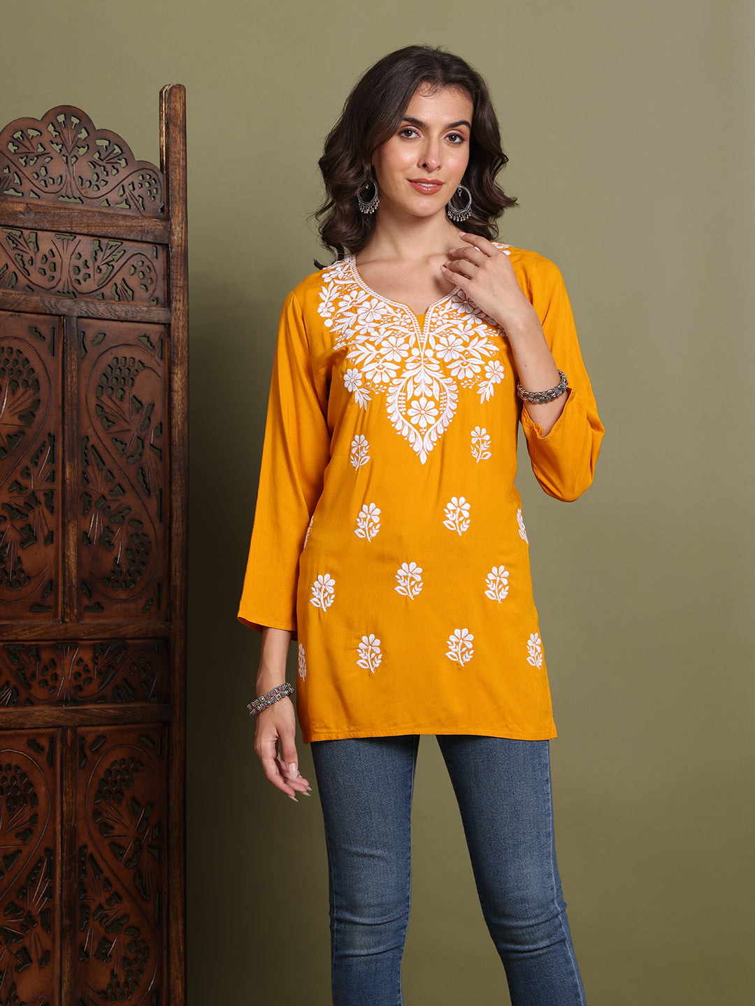 ChikanKari Kurti
