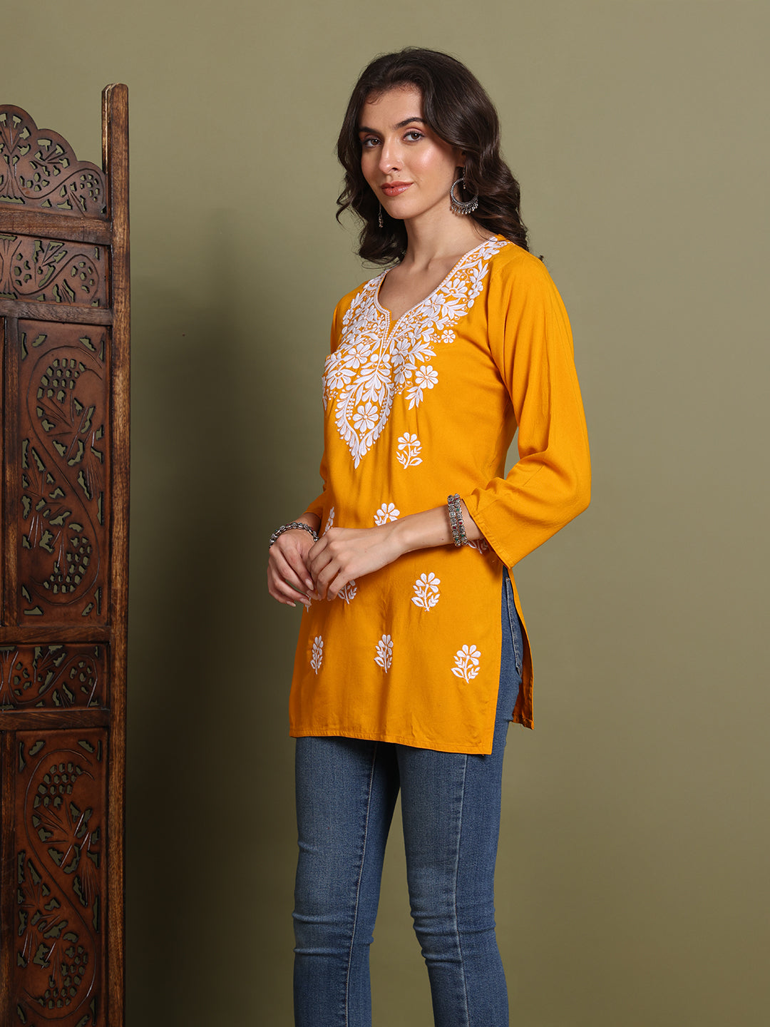ChikanKari Kurti