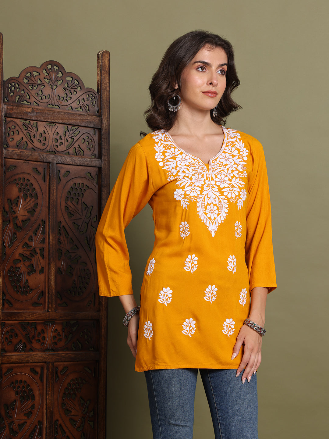 ChikanKari Kurti