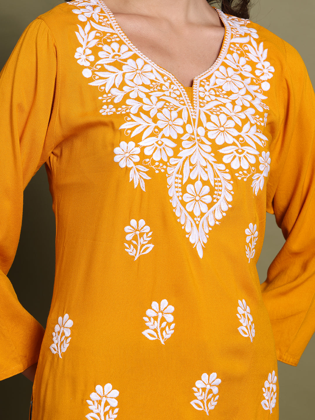 ChikanKari Kurti