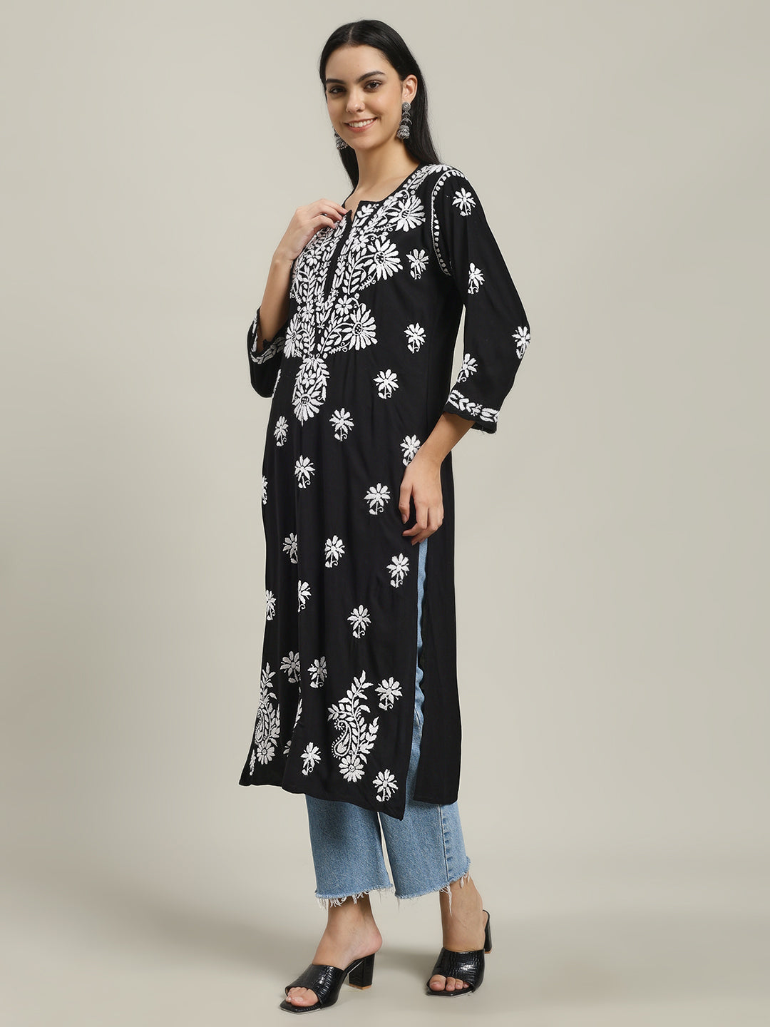 ChikanKari Kurti