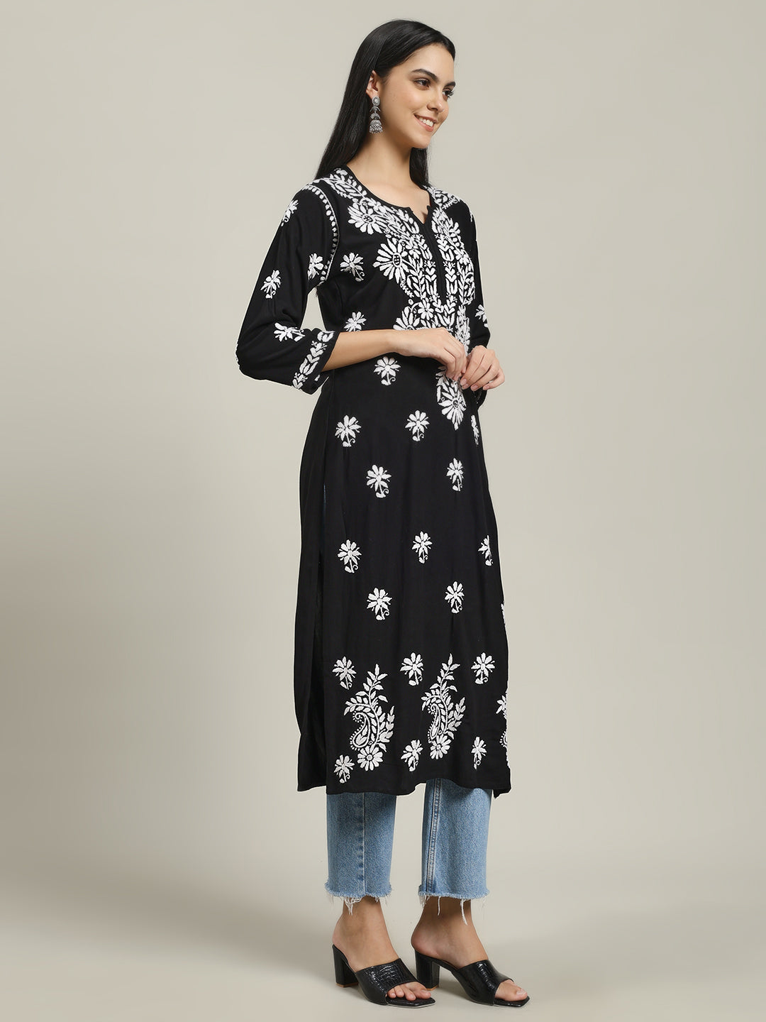 ChikanKari Kurti