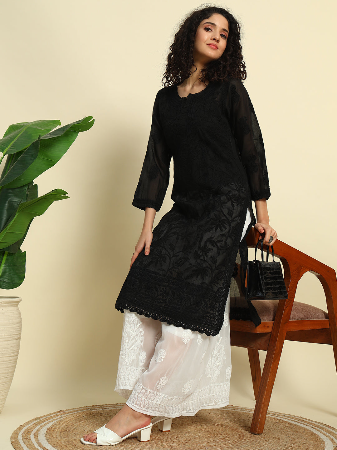 ChikanKari Kurti