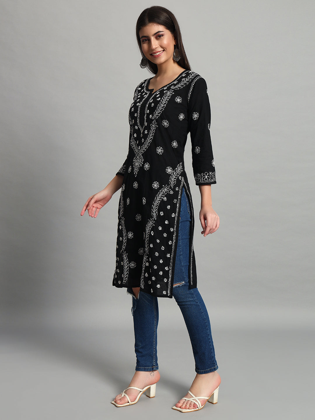 ChikanKari Kurti