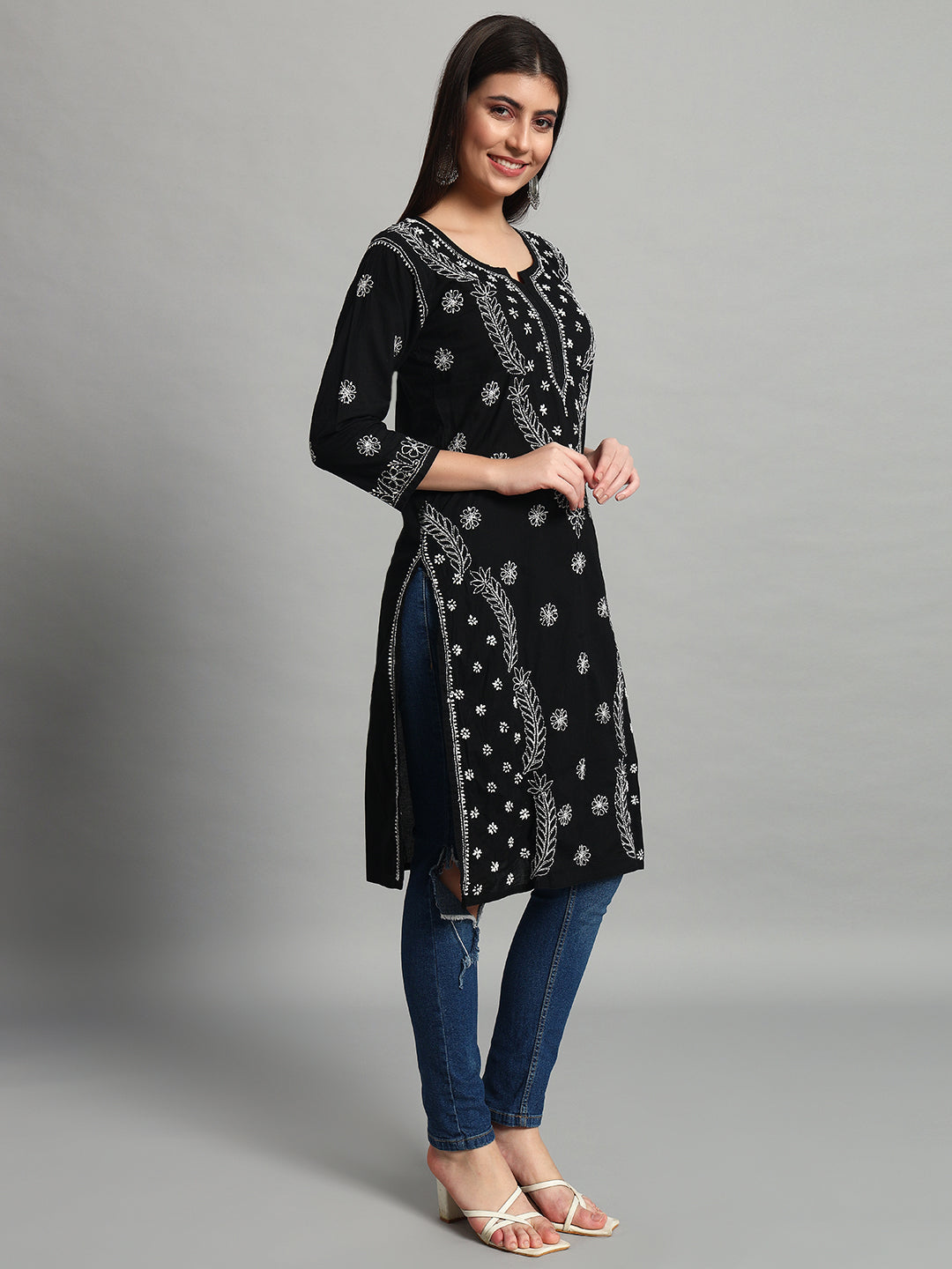 ChikanKari Kurti