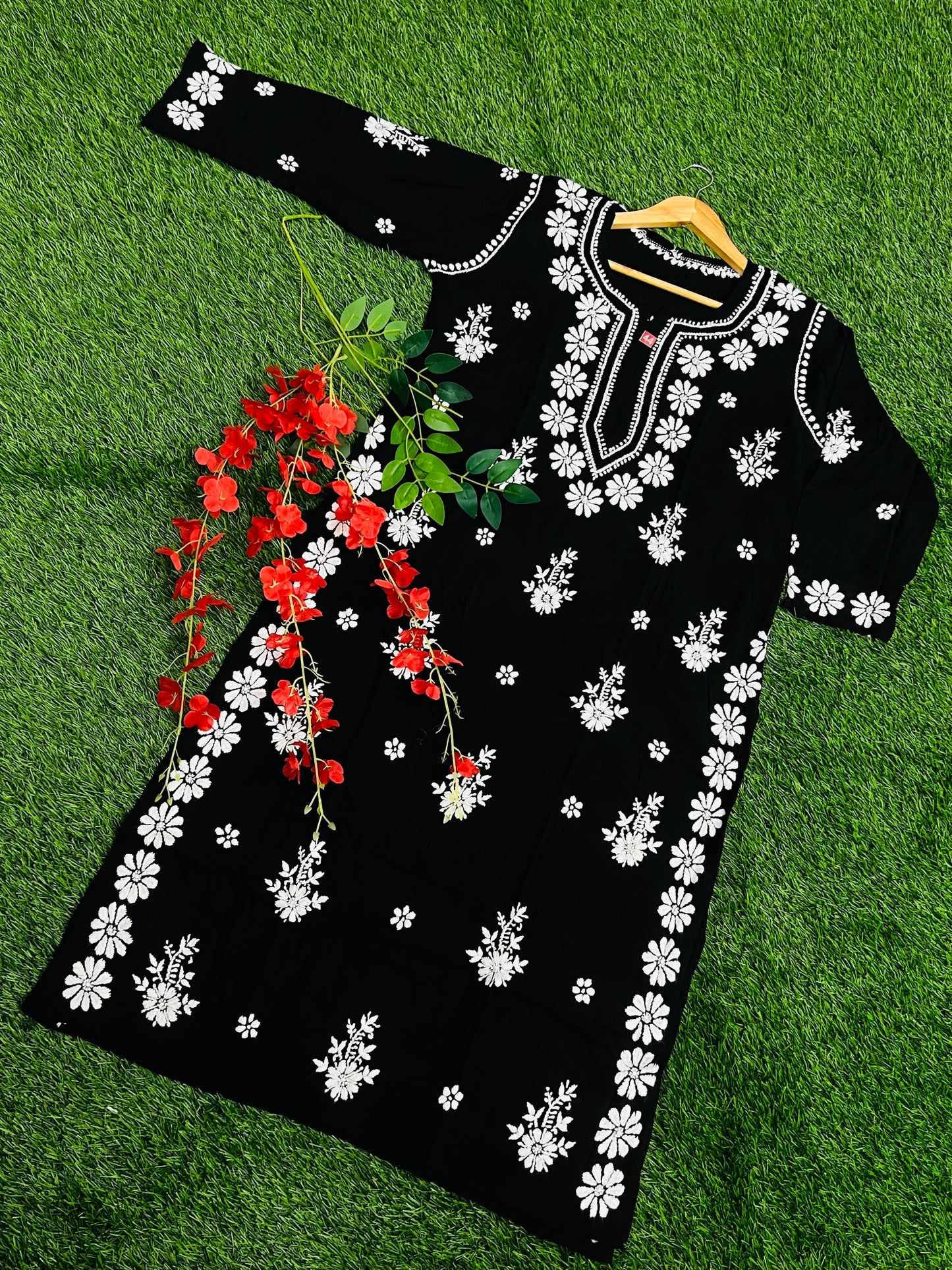 Modal Lucknowi Chikan Kurti