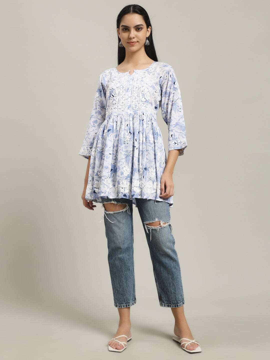 ChikanKari Short Gown