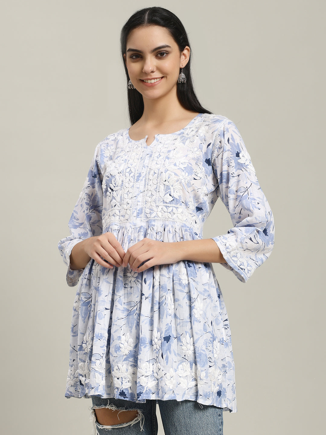 ChikanKari Short Gown