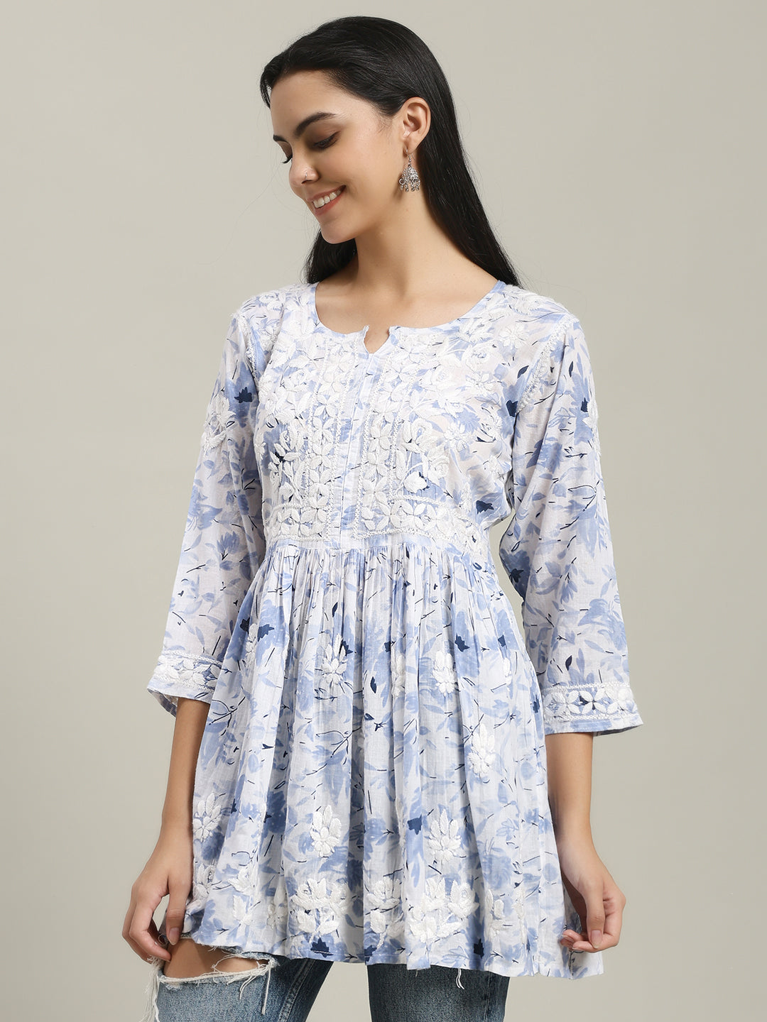 ChikanKari Short Gown