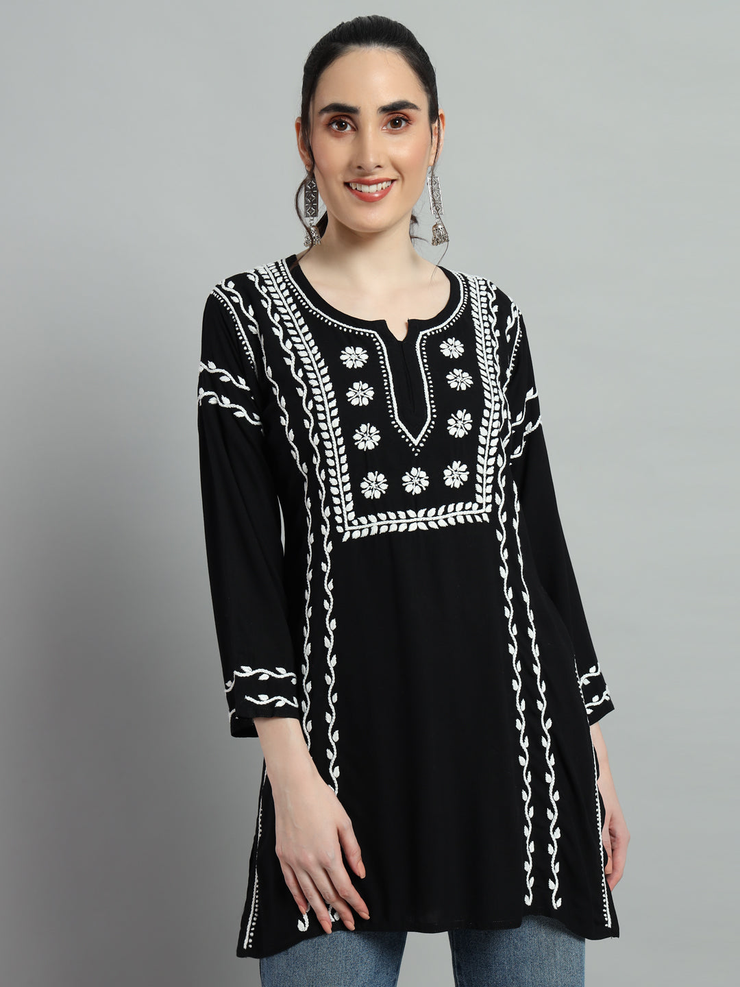 chikan kurti