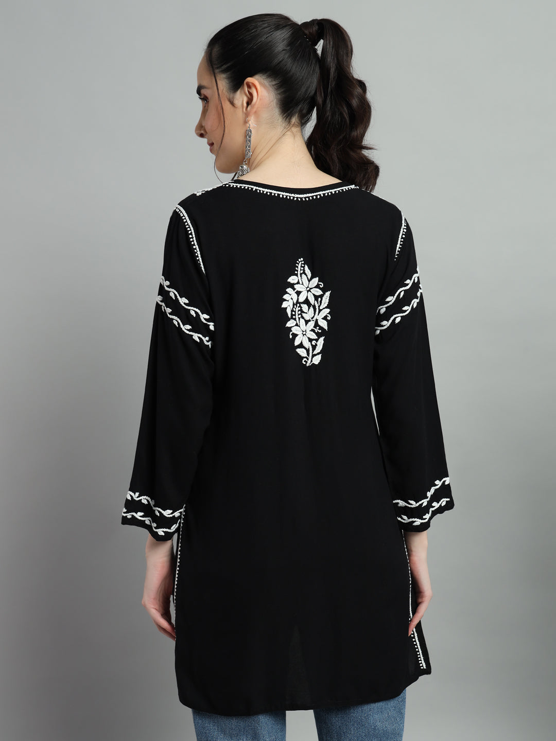 chikan kurti