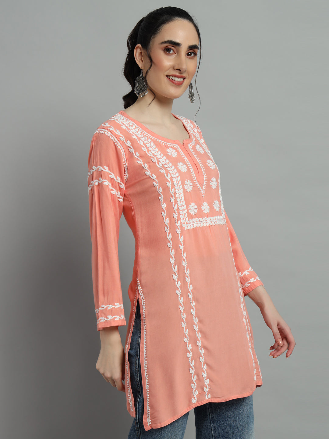 chikan kurti