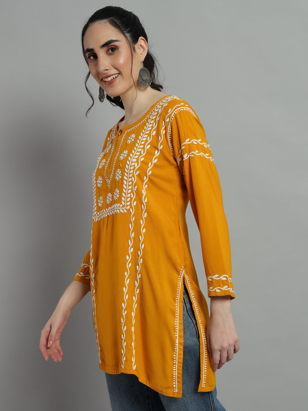 chikan kurti