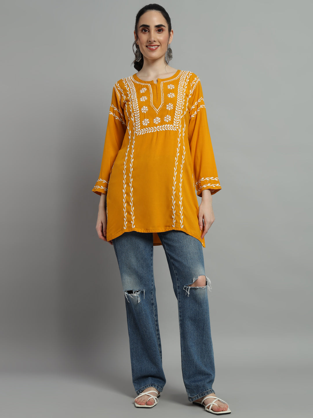 chikan kurti