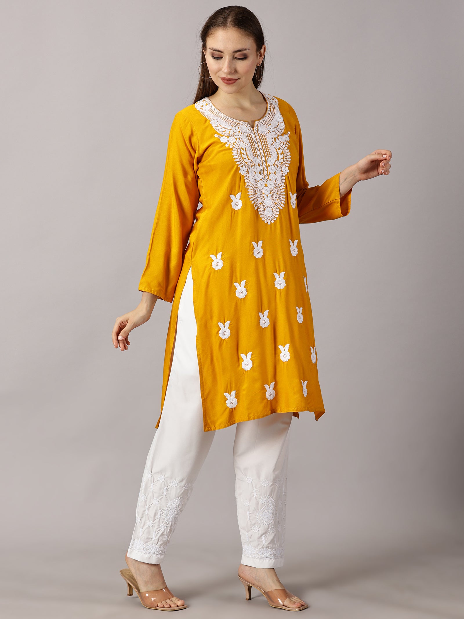 chikan kurti