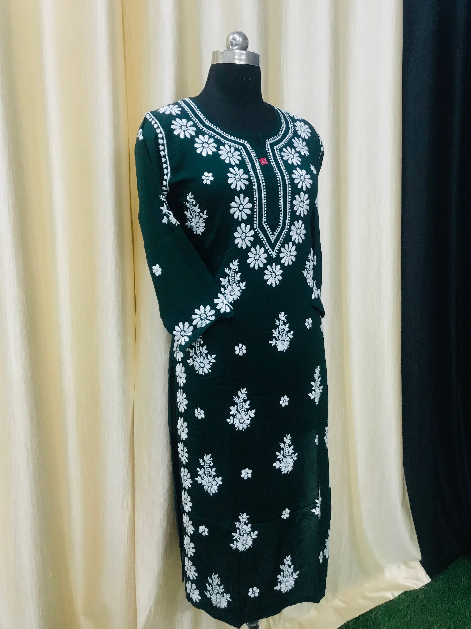 chikan kurti