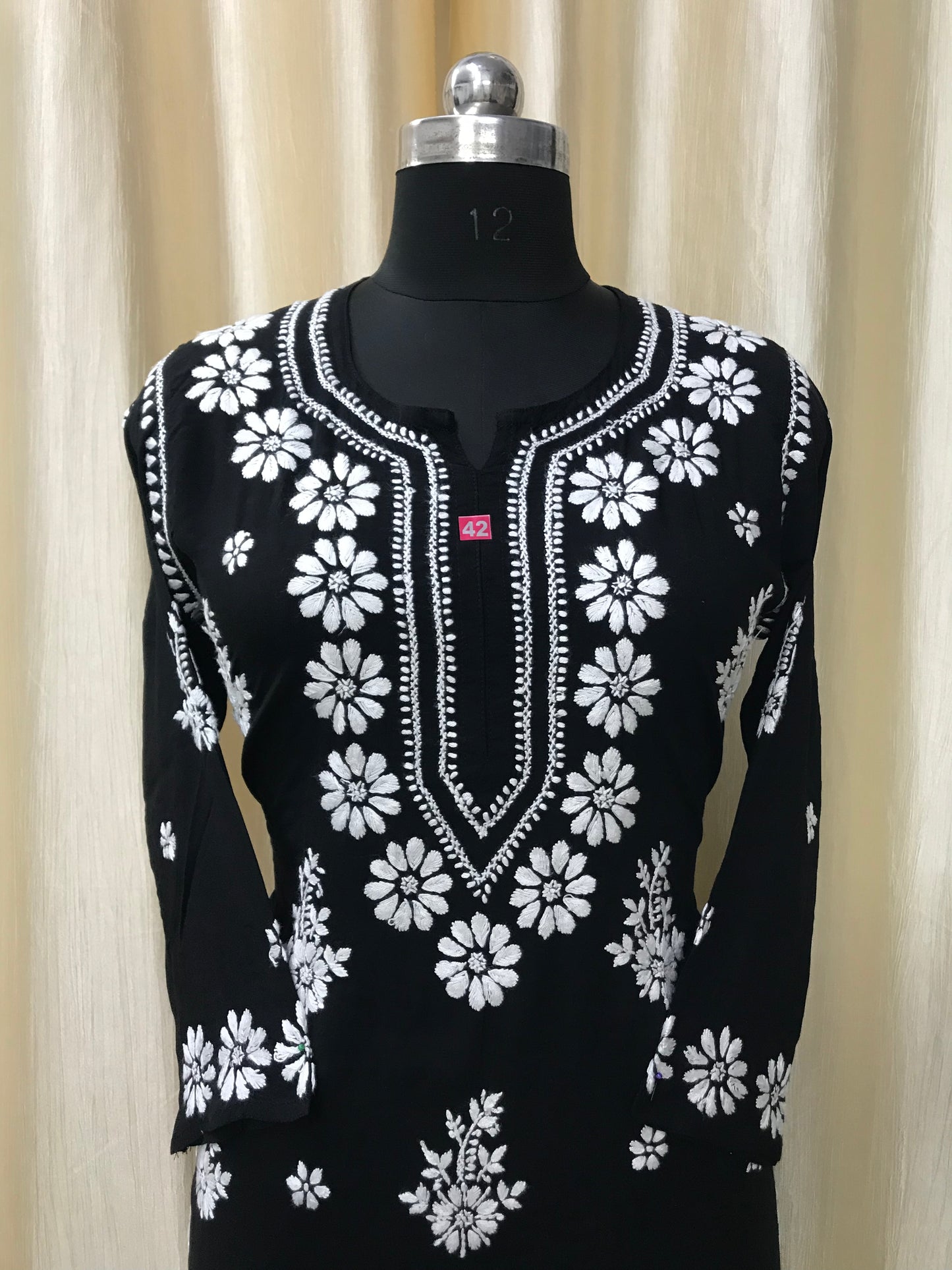 chikan kurti