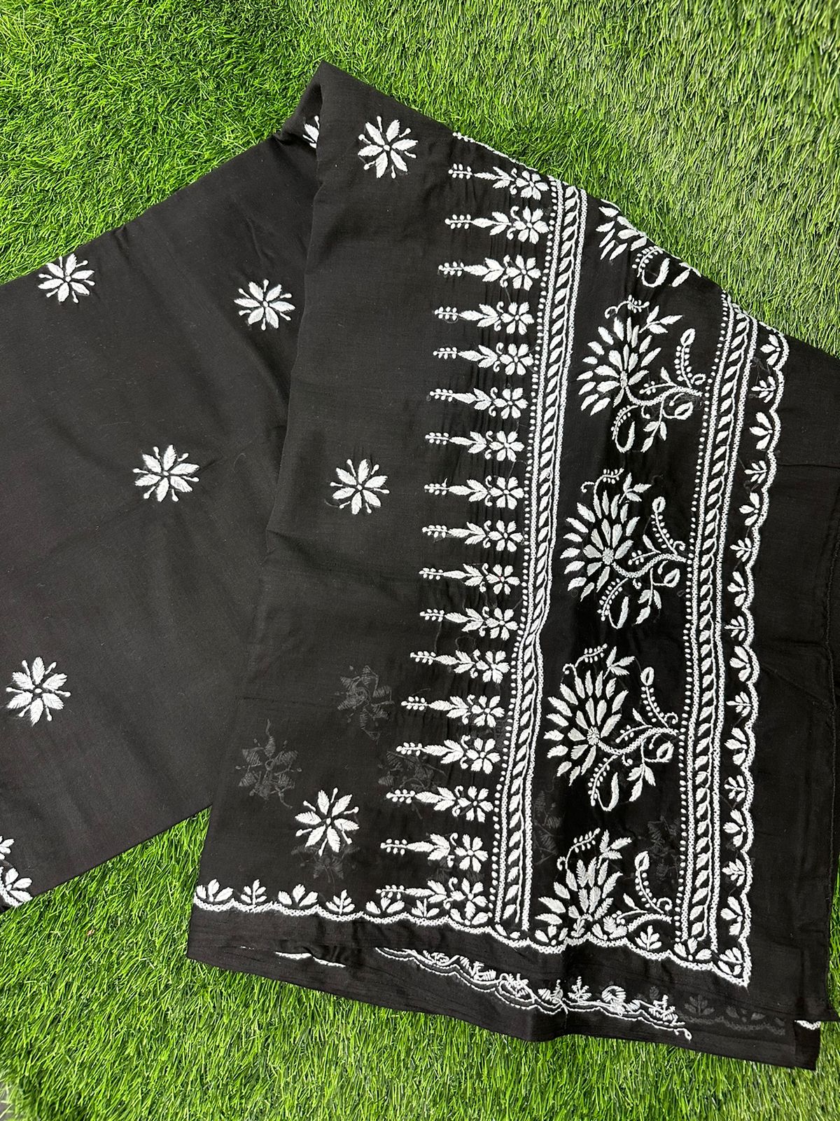 ChikanKari Saree