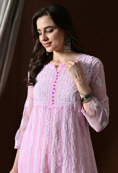 Bottom Border Embroidery Detail of Baby Pink Chikankari Kurti
