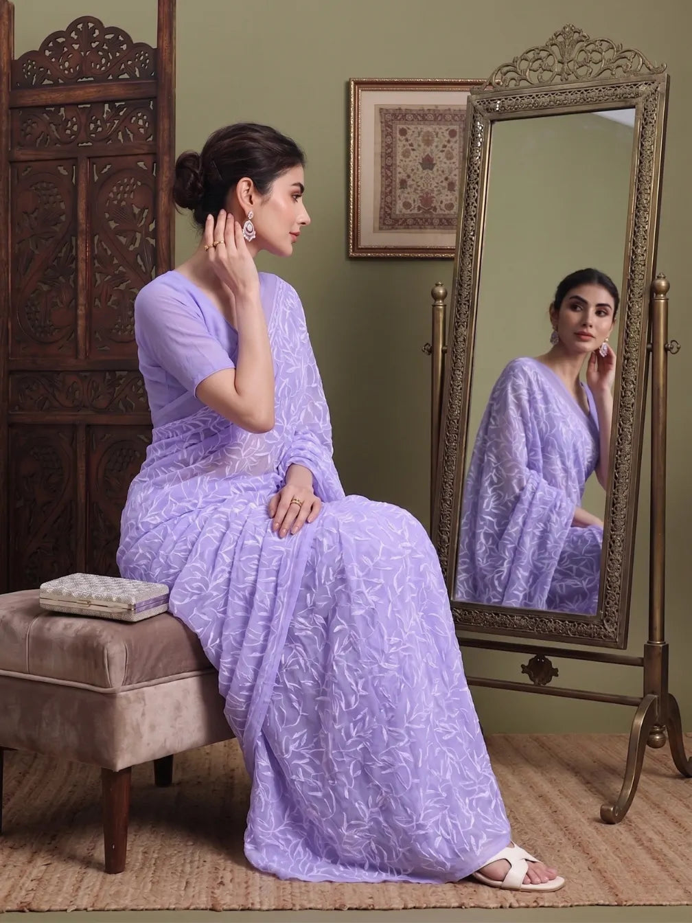 Mirror Front view of exclusive light lavender Tepchi hand-made Chikankari saree with detailed pallu