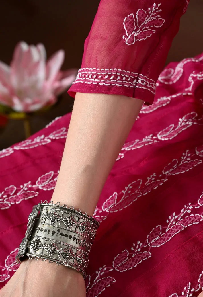 Close up sleeve embroidery detail on pink floral print kurta